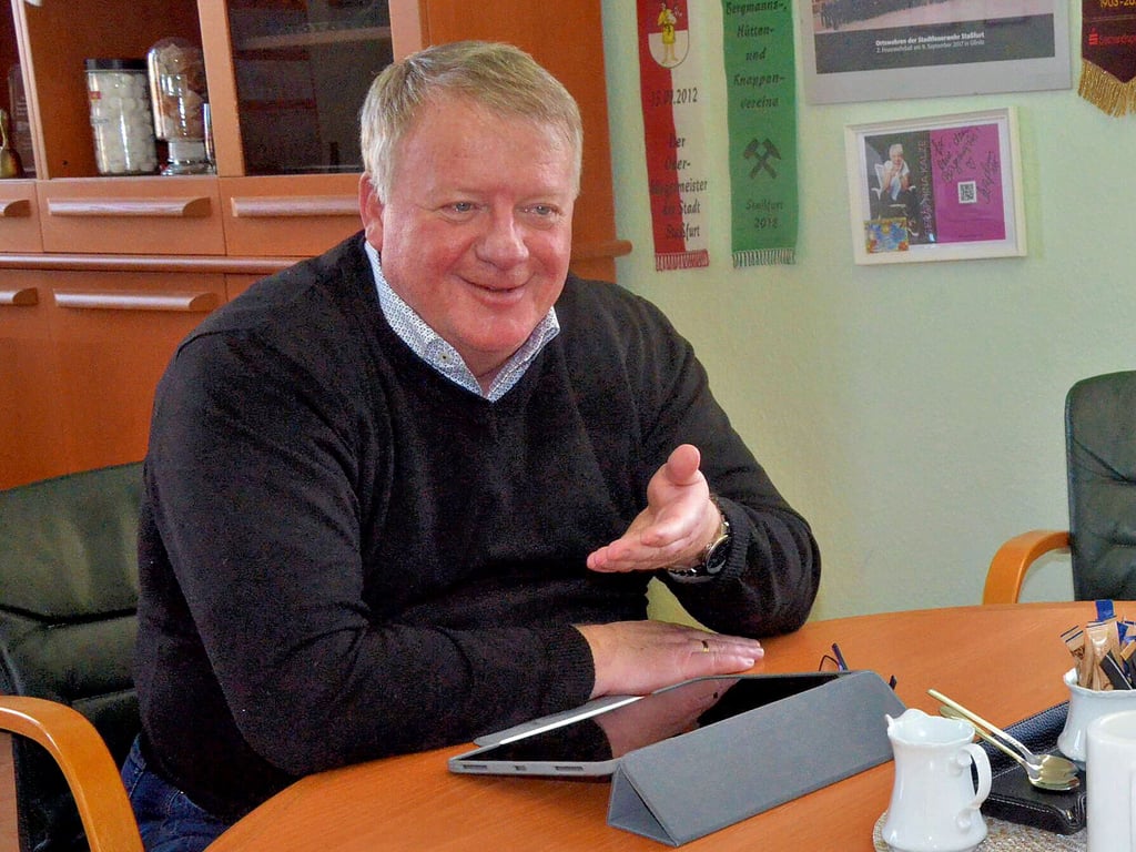 Ein Bild aus dem Dezember 2024: René Zok ist seit 2022 (wieder) Bürgermeister in Staßfurt.