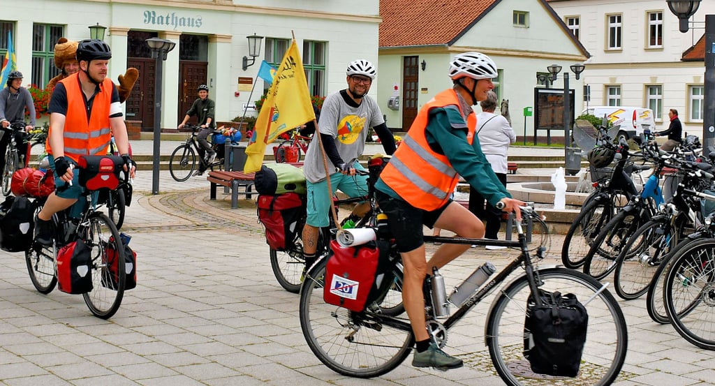Für mehr Radwege und eine Verkehrswende wurde mit einer Aktion im August 2023 auf dem Marktplatz geworben. Dort könnte im Rahmen des anstehenden Stadtradelns eine gemeinsame Tour beginnen.