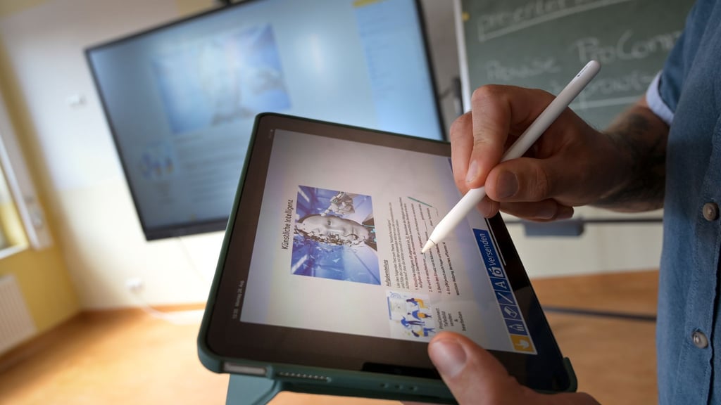 Auszubildende in Sachsen bewerten die digitale Ausstattung ihrer Berufsschulen als schlecht. (Symbolbild)