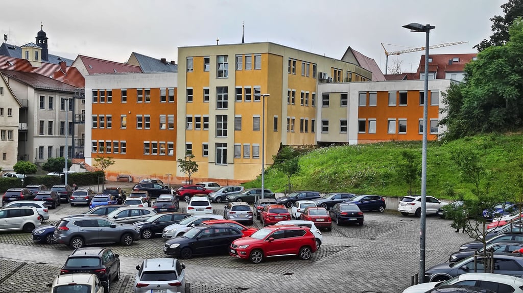 Blick auf das neue Rathaus in Sangerhausen, dem Sitz der Stadtverwaltung. Die warnt jetzt vor Betrügern.