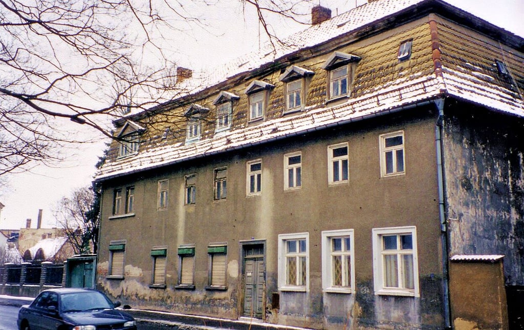 Die Stephansstraße 2 in den späten 1990er Jahren. Der frühere Laden wurde 1963 für eine Wohnung zurückgebaut.