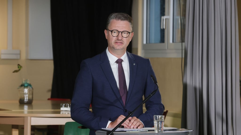 Thüringens Bildungsminister Christian Tischner (CDU) sieht erste Erfolge im Kampf gegen den Lehrermangel.