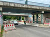 Baustelle in der Carl-Miller-Straße: Umleitungen und Sperrungen gehören in Magdeburg aktuell zum Straßenbild - für Autofahrer bedeutet das oft längere Wege und mehr Verbrauch. 