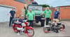 Mitglieder des Oldieclubs Hornhausen und der Simson-Gruppe „LowBirds" aus Oschersleben haben das Oldtimertreffen zusammen vorbereitet.