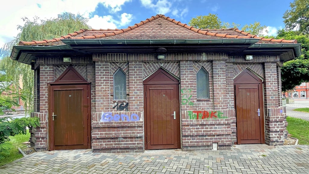 Für die historische Toilettenanlage hat sich ein Betreiber für einen Probebetrieb gefunden. Doch nach Kritik des Ortsbürgermeisters sollen jetzt erst Reparaturen durchgeführt werden. Kommt der Testlauf später dennoch?