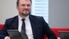 Wie kann der Weg hin zur CO2-Reduzierung für Unternehmen gelingen? Brandenburgs Wirtschaftsminister Daniel Keller (SPD) will mit Unternehmen bei einer Industriekonferenz im September beraten. (Archivbild)