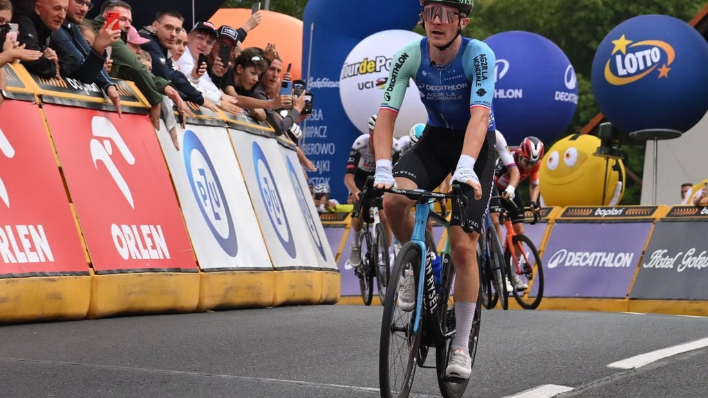 Einen Tag nach seinem Etappensieg war der Franzose Paul Lapeira in einen heftigen Sturz verwickelt.