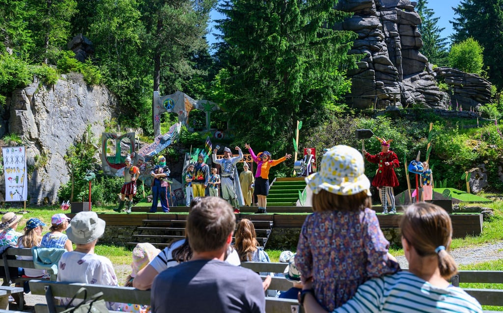 Inszenierungen unter freiem Himmel wie im Naturtheater Greifensteine sind bei Sonnenschein noch attraktiver. (Archivfoto)