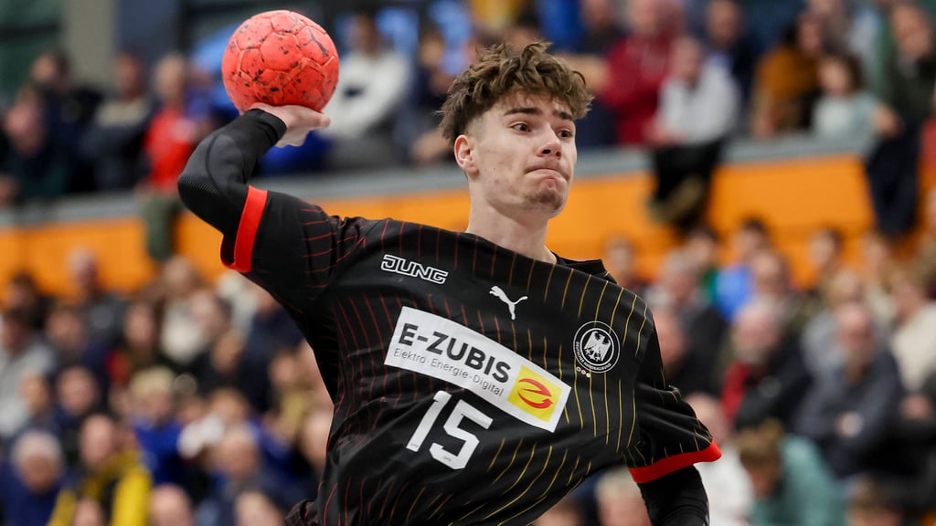 SCM-Nachwuchsspieler Monty Kleinsteuber – hier beim Sparkassen Cup im Dezember 2024 – erzielte für die deutsche U 19 drei Tore zum WM-Auftakt gegen Uruguay.