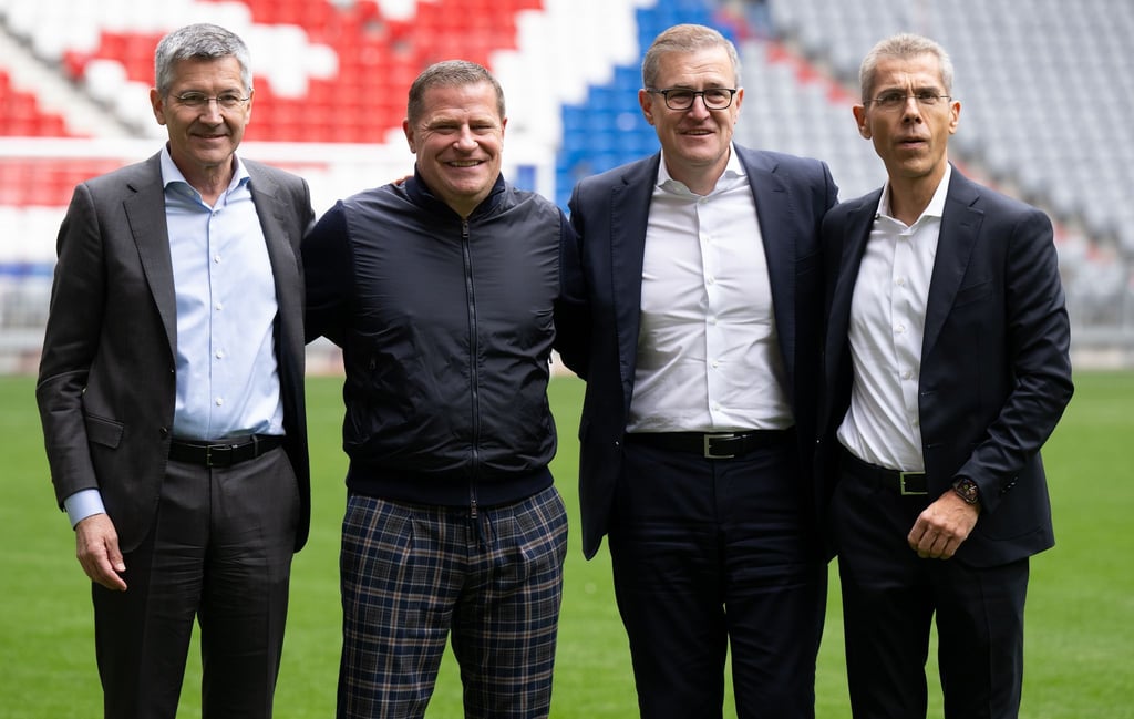 Finanzvorstand Michael Diederich (r) könnte Medienberichten zufolge den FC Bayern zeitnah verlassen.