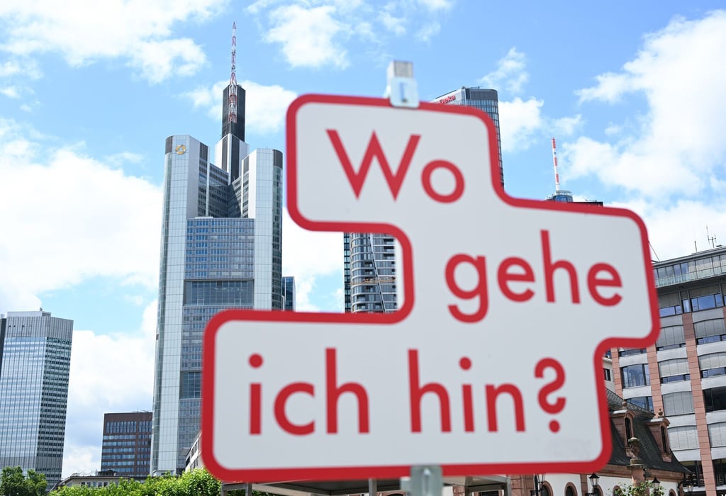 Mit steigenden Gewinnen und höheren Ausschüttungen will die Commerzbank ihre Eigenständigkeit bewahren (Archivbild)