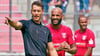 Der Gerwischer Tim Kohnert (links) ist als Schiedsrichterassistent in der zweiten Bundesliga aktiv, Eric Weisbach aus Halle inzwischen sogar als hauptverantwortlicher Unparteiischer.