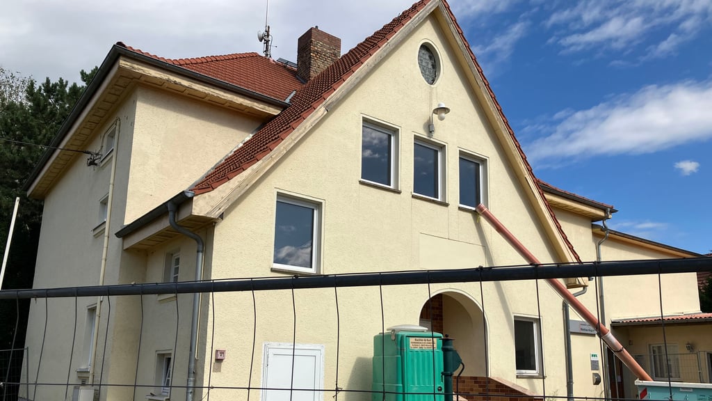 Das ehemalige Gemeindeamt in Reichardtswerben ist derzeit eine Baustelle.