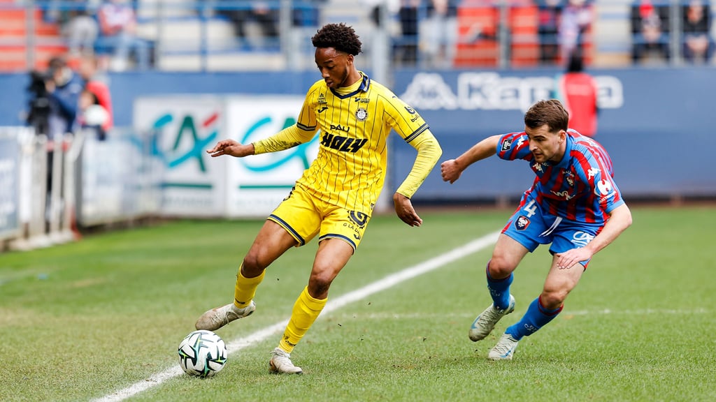 Wirbelt Kandet Diawara (links) künftig für den 1. FC Magdeburg?