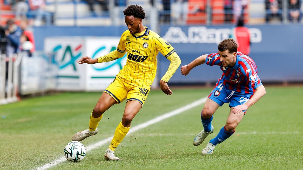 Wirbelt Kandet Diawara (links) künftig für den 1. FC Magdeburg?