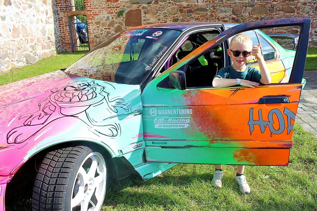 Nathan fand die Autos in Lindau mega cool.