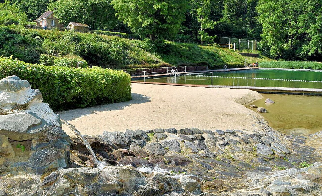 Seit einer Woche herrscht im Naturbad Osterfeld gähnende Leere, denn aufgrund des schlechten Wetters hat das Bad zeitweilig geschlossen.