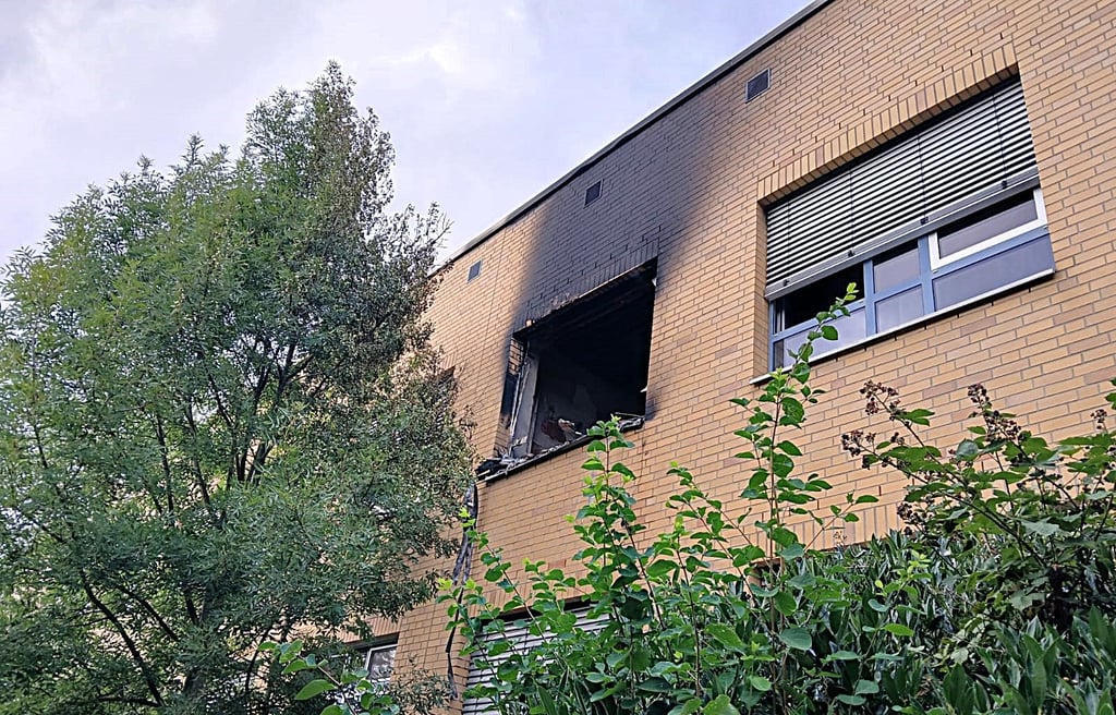 Spuren des neuerlichen Brandes in dem Zimmer auf der psychiatrischen Station an der Außenfassade.