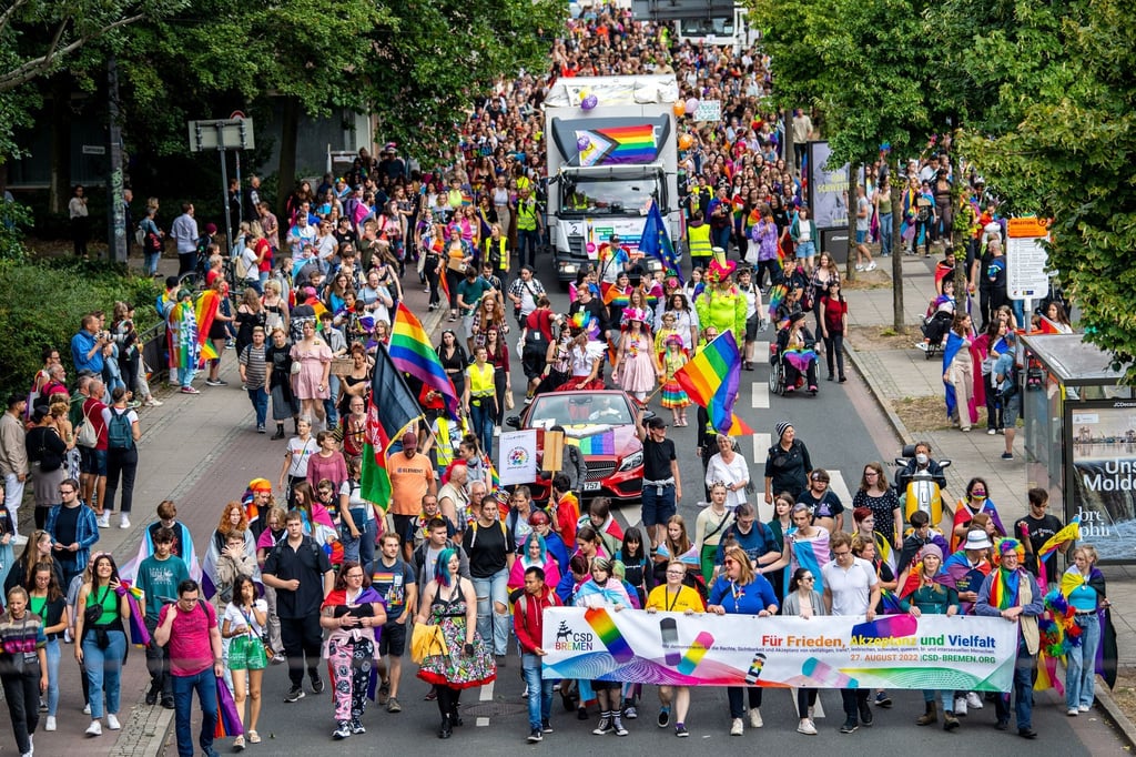Beim diesjährigen CSD in Bremen darf die FDP nicht mit einem Fahrzeug dabei sein. (Archivbild)