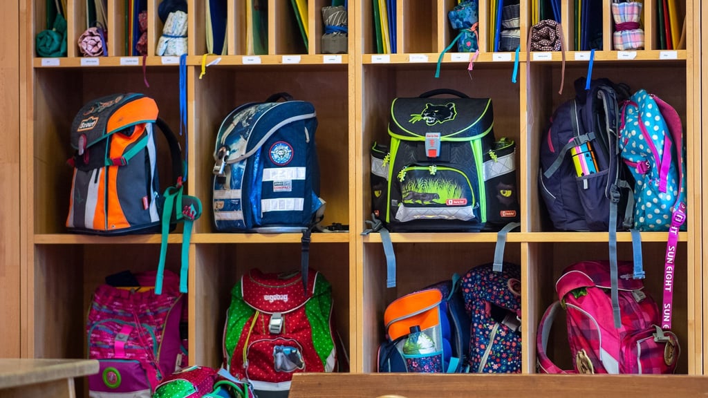 Für rund 534.000 Schülerinnen und Schüler beginnt in Sachsen am kommenden Montag das neue Schuljahr. (Symbolbild)