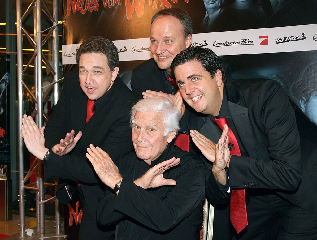 Oliver Kalkofe, Joachim Fuchsberger Oliver Welke (hinten) und Bastian Pastewka im Jahr 2007, als die Persiflage „Neues vom Wixxer“ herauskam. (Archivfoto)