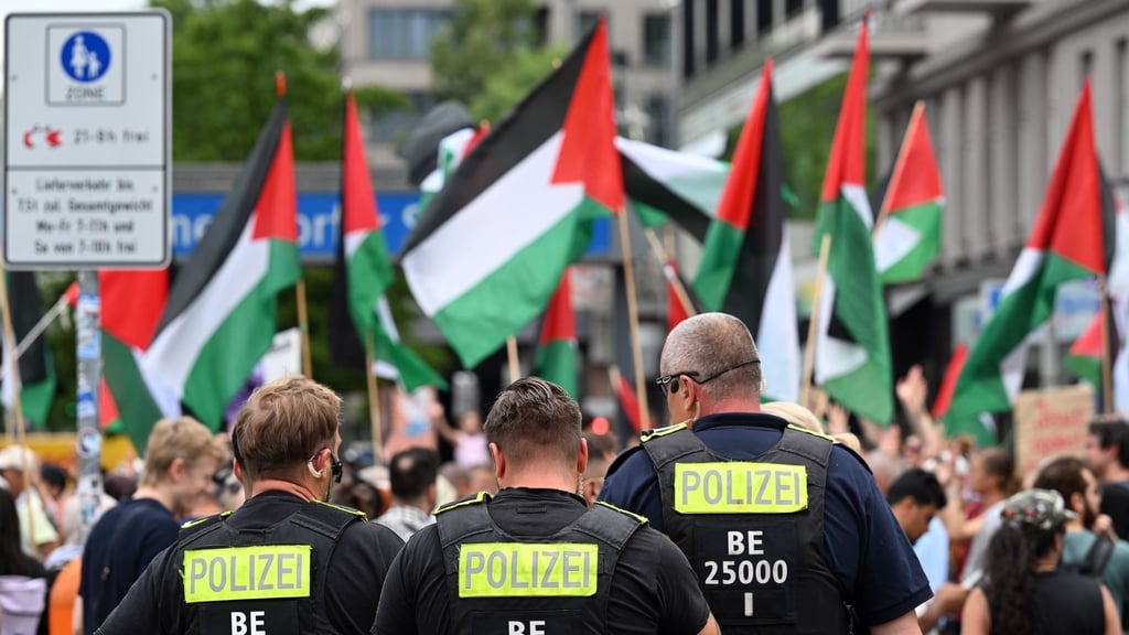 Propalästinensische Demonstranten haben sich in Berlin versammelt. (Archivbild)