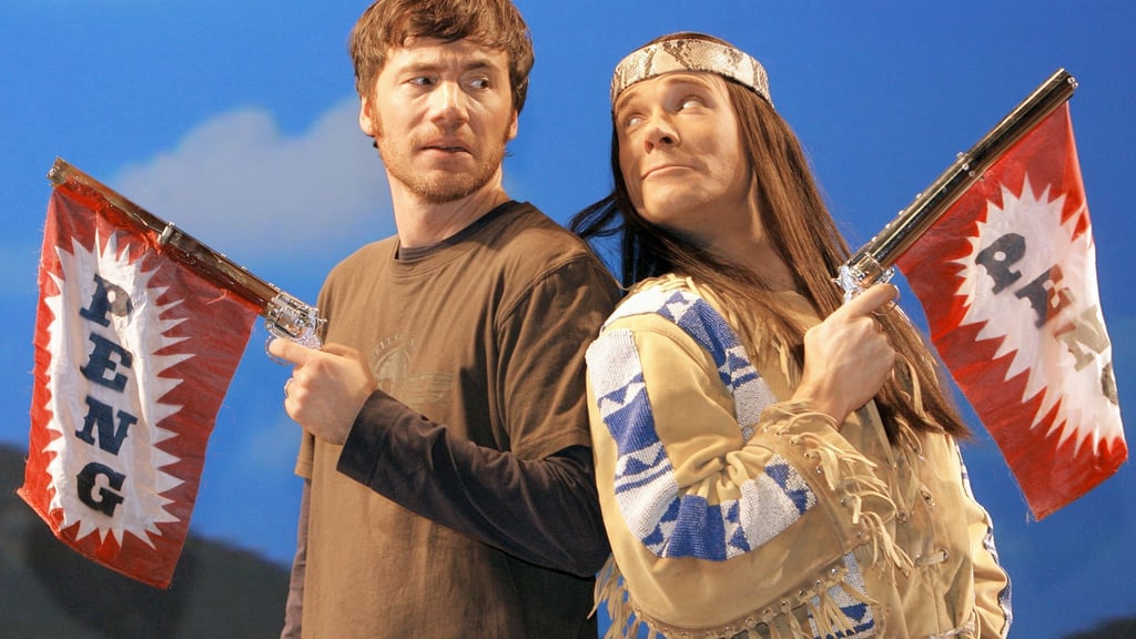 Peng! Comedian Michael „Bully“ Herbig (links) im Jahr 2008, als eine Musicalversion seines Films „Der Schuh des Manitu“ auf die Bühne kam. (Archivfoto)