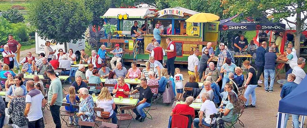 Das Dorffest zu Füßen des Gutshauses in Jerchel wurde gut angenommen.