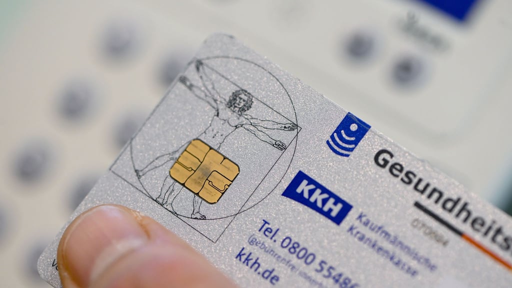 Hier können Rezepte gespeichert werden: Elektronische Gesundheitskarte. (Archivbild)