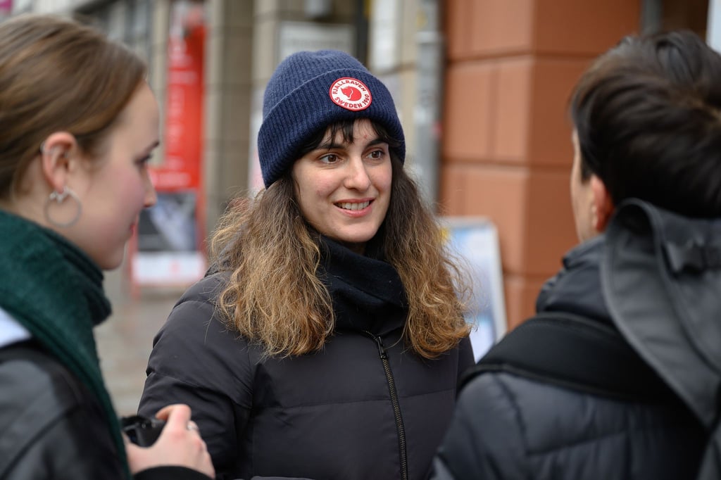 Grünen-Politikerin Marie Kollenrott mahnt, Abschiebungen dürften nicht ohne Transparenz und menschenrechtliche Standards erfolgen. (Archivbild)