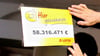 Dieser Zettel hängt in einer Osterburger Lotto-Filiale.