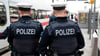 Bundespolizisten haben am Montag gleich zwei Männer festgenommen, die per Haftbefehl gesucht wurden.