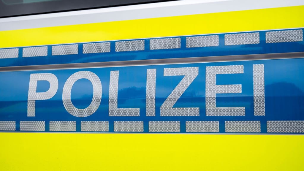 Der Fahrer eines Motorrollers wollte sich Mittwochabend einer Kontrolle durch die Polizei entziehen.