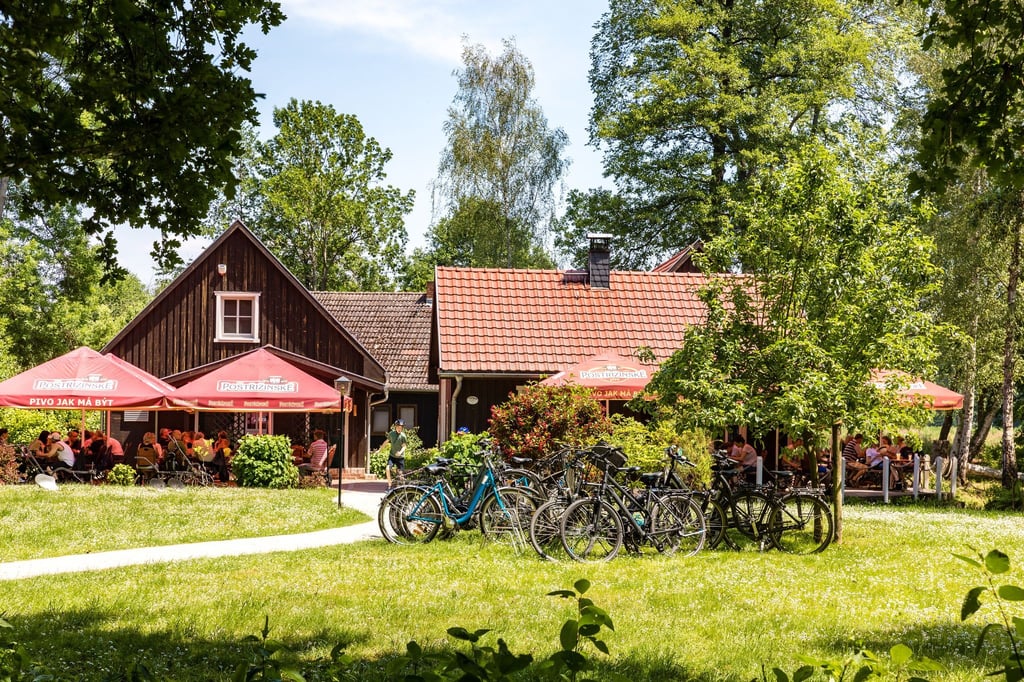 Ein Landgasthof im Spreewald. Bei schönem Wetter gut besucht. Anderswo in Brandenburg sucht man einen solchen Ort vergeblich. (Archivfoto)