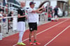 Oliver Malchau (r.) sortiert Spiel und Mannschaft - und hofft auf einen Erfolg im ersten Pflichtspiel.