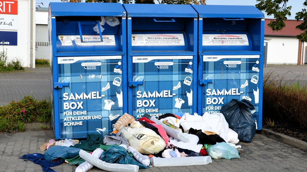Zu den verbliebenen Altkleidercontainern in Zerbst gehören jene auf dem Parkplatz am Edeka-Center.