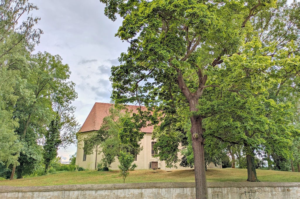 Auf den alten Kirchhof der Stephansgemeinde mit seinen hohen Bäumen zog sich Ernst Ortlepp zurück, um zu schreiben.