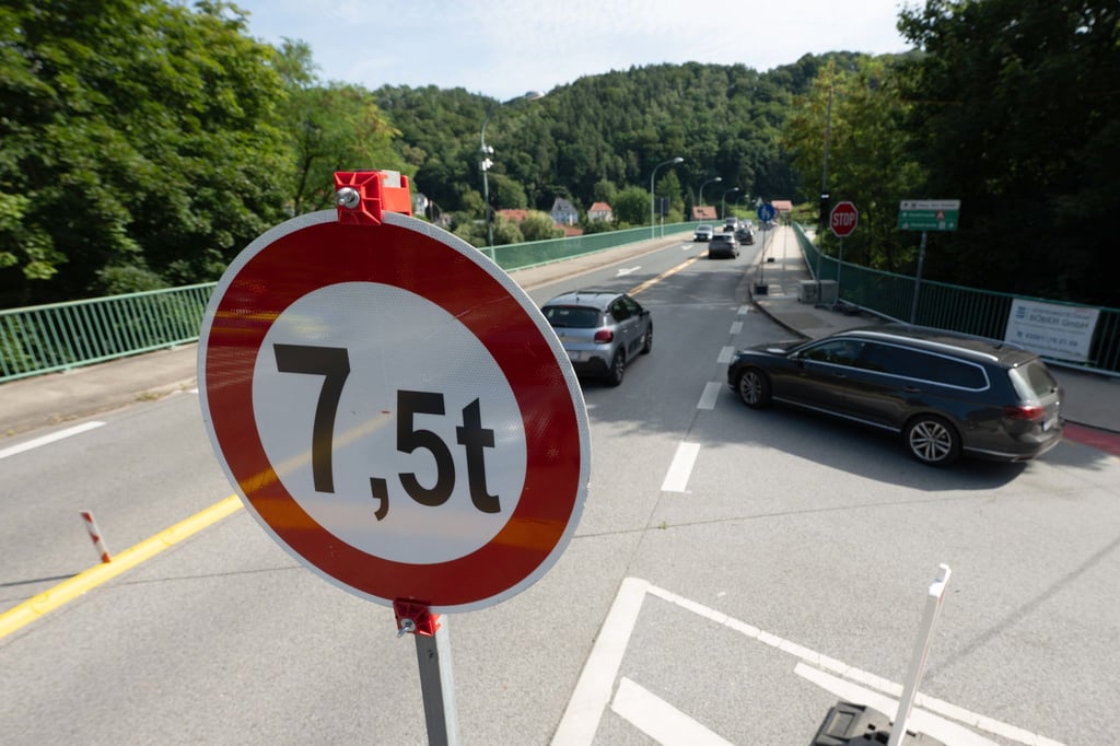 Für die Brücke in Bad Schandau gilt ein 7,5-Tonnen-Limit.