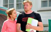  Beate Fischer als Susi aus Sömmerda mit Jochen Gehle der im Stück den Regisseur Jens Kühles spielt.