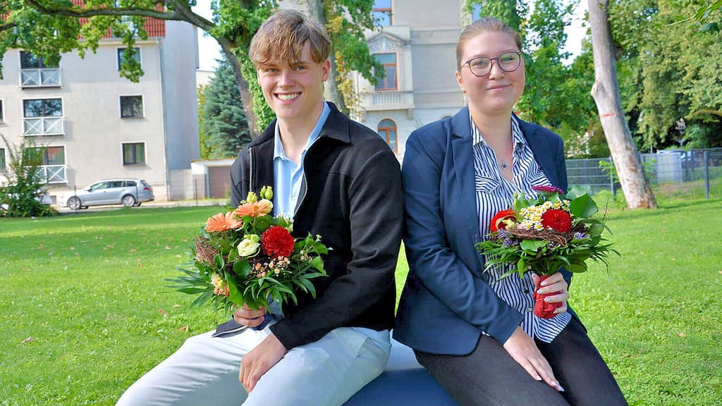 Lina Pohlensänger wird bei den Stadtwerken zur Kauffrau für Büromanagement ausgebildet, Richard Pankonien bei der Wobau zum Immobilienkaufmann.