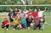 Peter Guderjahn (Mitte, grünes T-Shirt) und sein Team, die „Roten Flitzepiepen“, bereiten sich auf die Special Olympics Landesspiele vor.