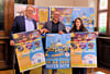 EMS-Geschäftsführer Jens Brenner, Bürgermeister Jan-Hendrik Bahn und EMS-Marketingchefin Franziska Lehmann präsentieren das Programm.
