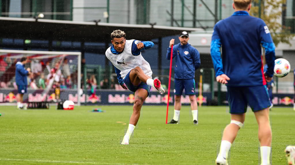 Antonio Nusa im Training von RB Leipzig.