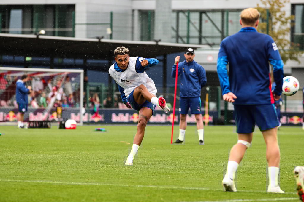 Antonio Nusa im Training von RB Leipzig.