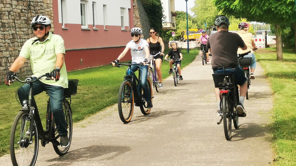 Der Elberadweg in Magdeburg-Buckau zählt zu den beliebtesten Strecken der Stadt – viele nutzen ihn täglich, sei es auf dem Weg zur Arbeit oder für eine Radtour ins Grüne.