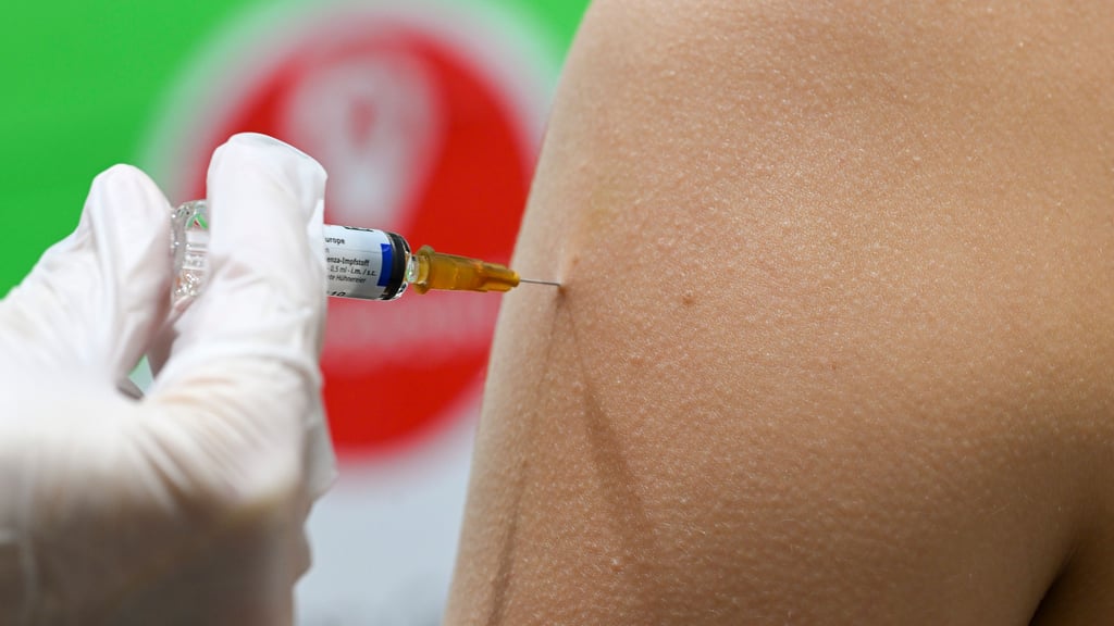 Doppelter Schutz: Es gibt Kombi-Impfstoffe, die vor Hepatitis A und B schützen.