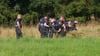 Polizisten sicherten nach dem Leichenfund Spuren.