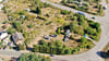 Das neue Gerätehaus der Feuerwehr Groß Ammensleben soll zwischen der Bundesstraße 71 (oben im Bild) und Magdeburger Straße entstehen. Das Gelände war schon mehrmals beräumt worden. Doch noch in diesem Jahr soll endlich mit dem Bau losgelegt werden.