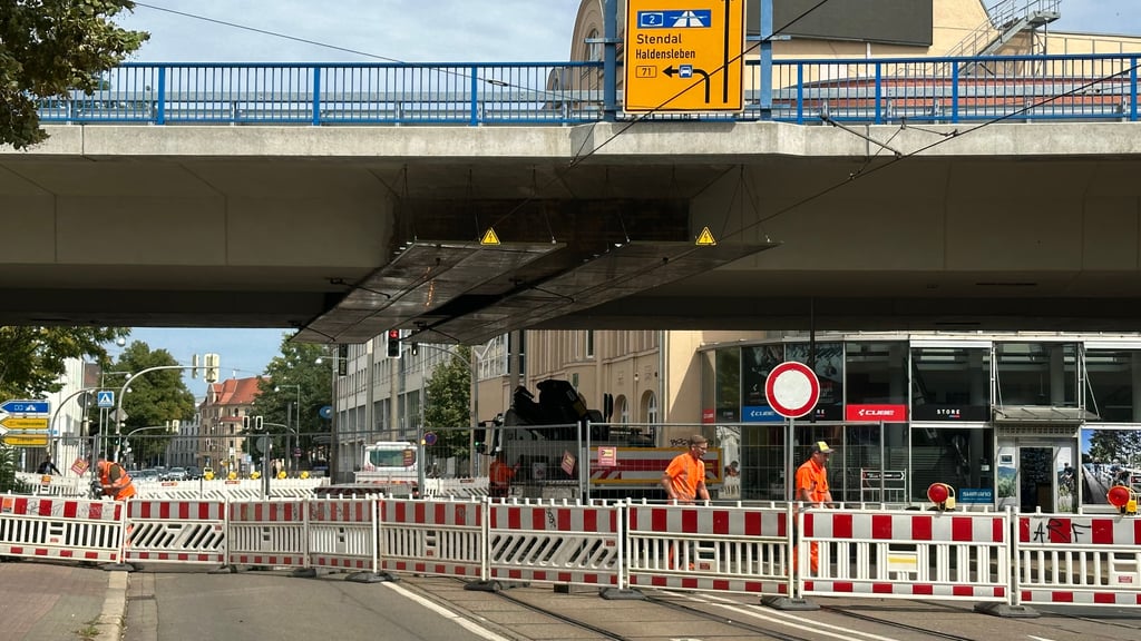 Die Halberstädter Straße in Magdeburg ist zur Sackgasse geworden. Grund ist die marode Ringbrücke, die demnächst abegrissen wird.
