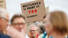 Die Demonstranten kritisierten die Haltung des katholischen Krankenhausträgers.